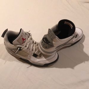 Retro Jordan cement 4s